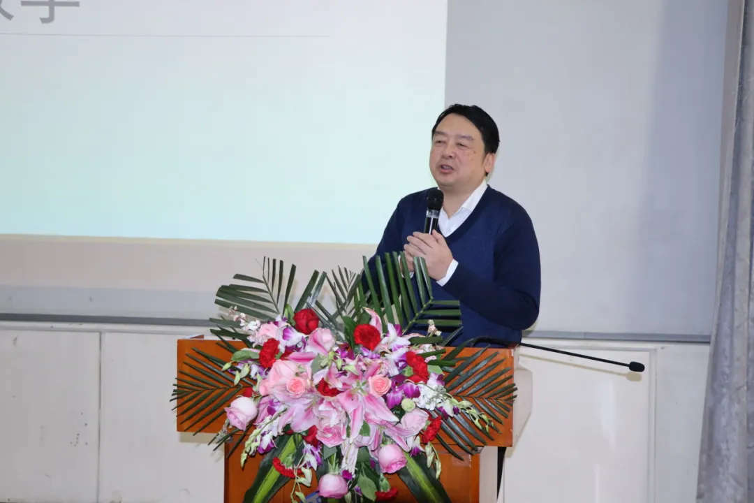 3791制片
第二附属中学正高级教师  何杰老师.jpg